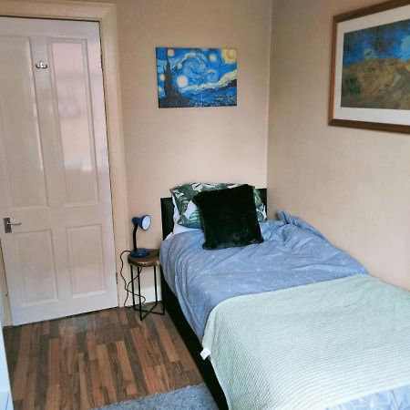 Spacious Flat In Bridgeton, Glasgow Eksteriør bilde