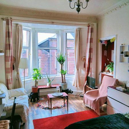 Spacious Flat In Bridgeton, Glasgow Eksteriør bilde