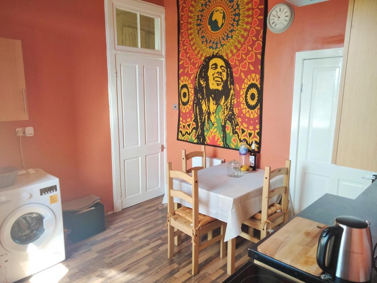 Spacious Flat In Bridgeton, Glasgow Eksteriør bilde