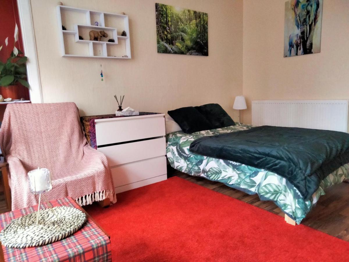 Spacious Flat In Bridgeton, Glasgow Eksteriør bilde