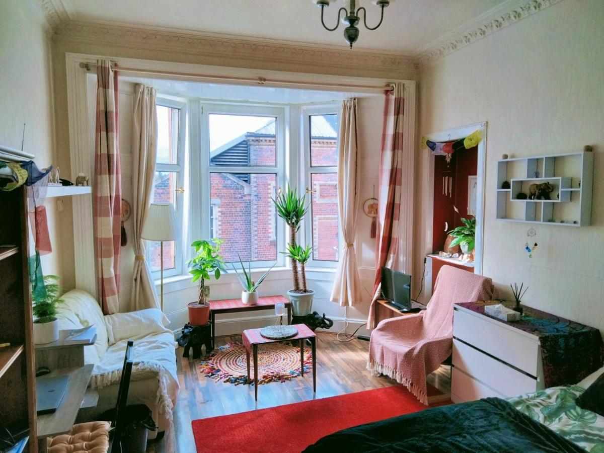 Spacious Flat In Bridgeton, Glasgow Eksteriør bilde