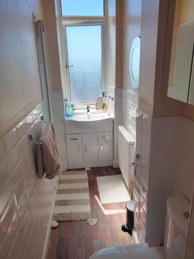 Spacious Flat In Bridgeton, Glasgow Eksteriør bilde
